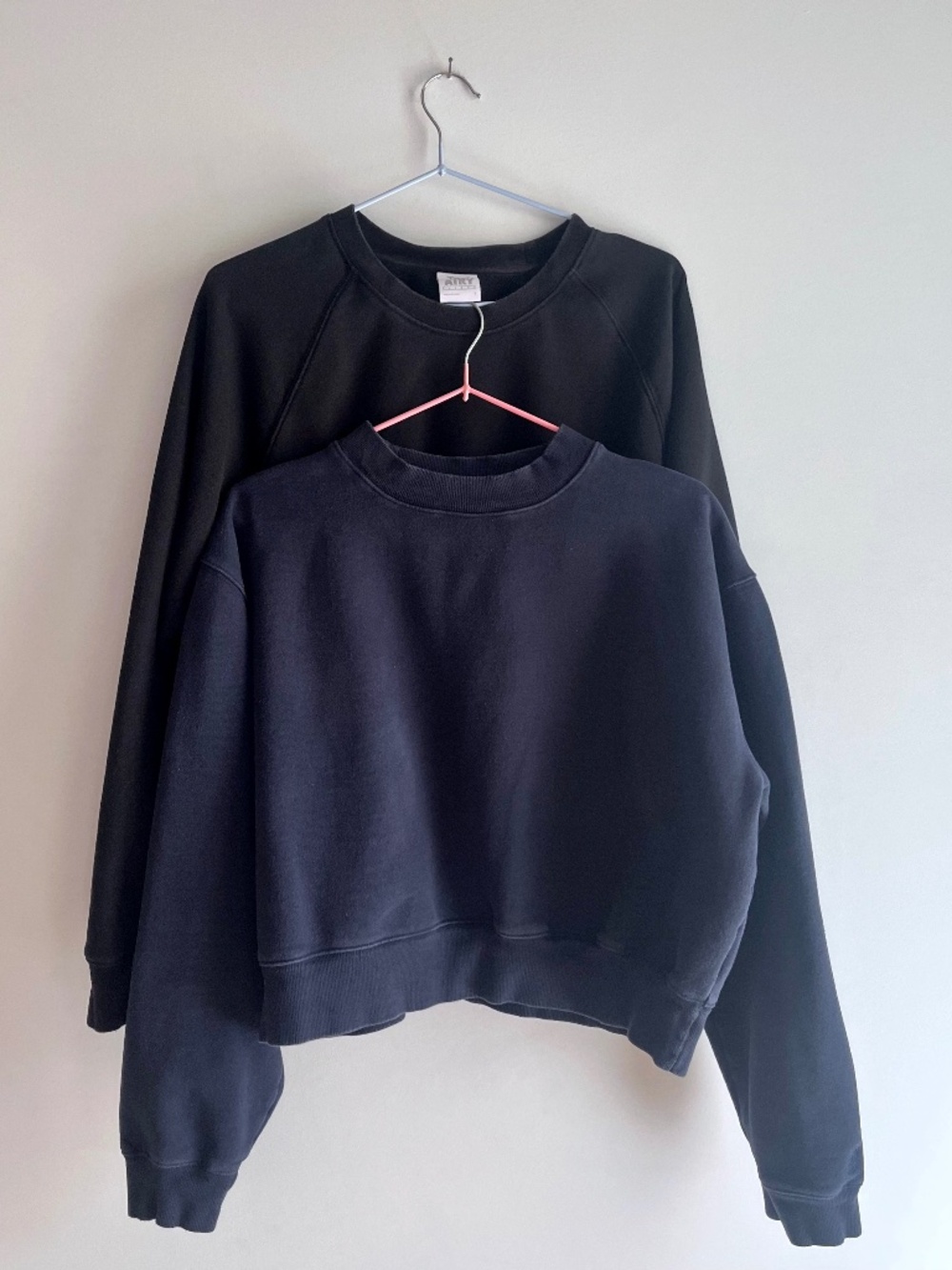 Set of 2 Aritzia TNA sweatshirts - Size L